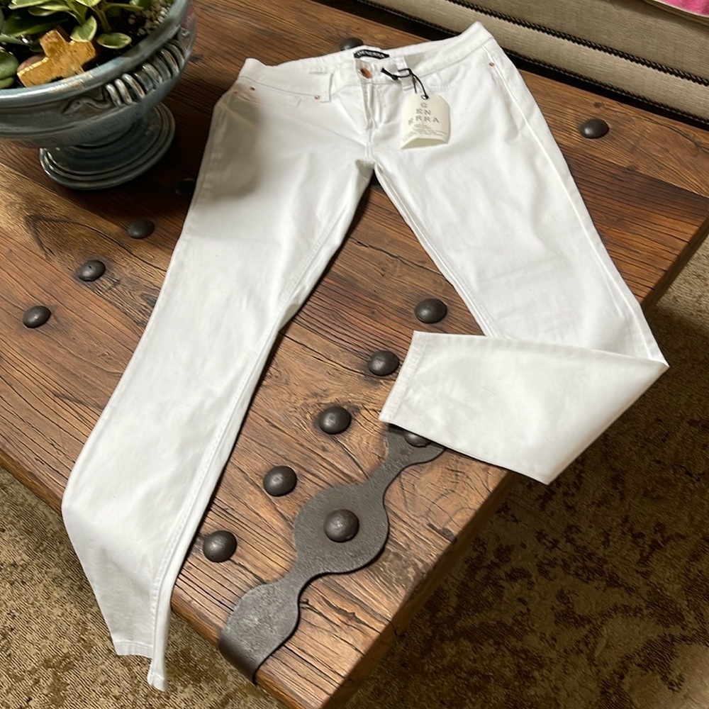 NWT white jeans by Generra size 11
